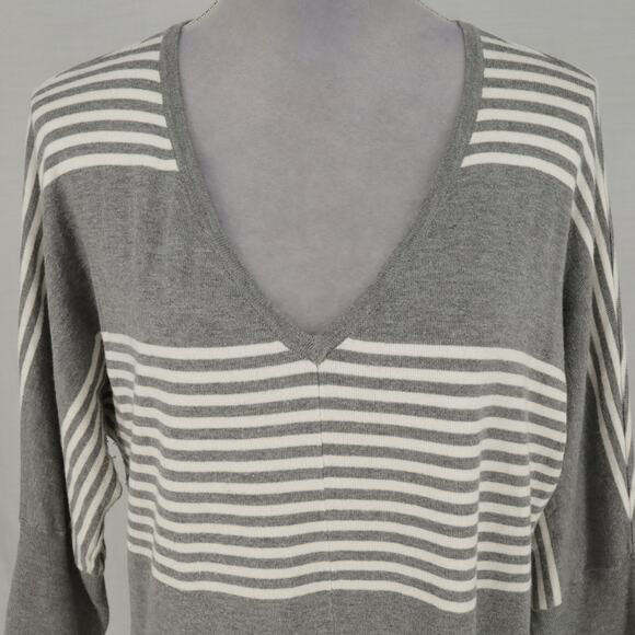 Torrid Sweater 2 Plus Size 2X Gray Ivory Stripe Ruched Side Hem Pullover Coastal - Picture 14 of 14